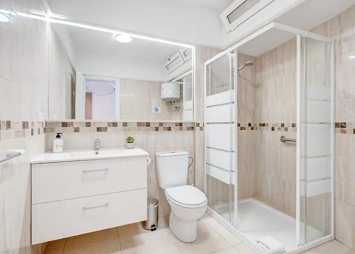 Апартаменти Bright And Modern In *