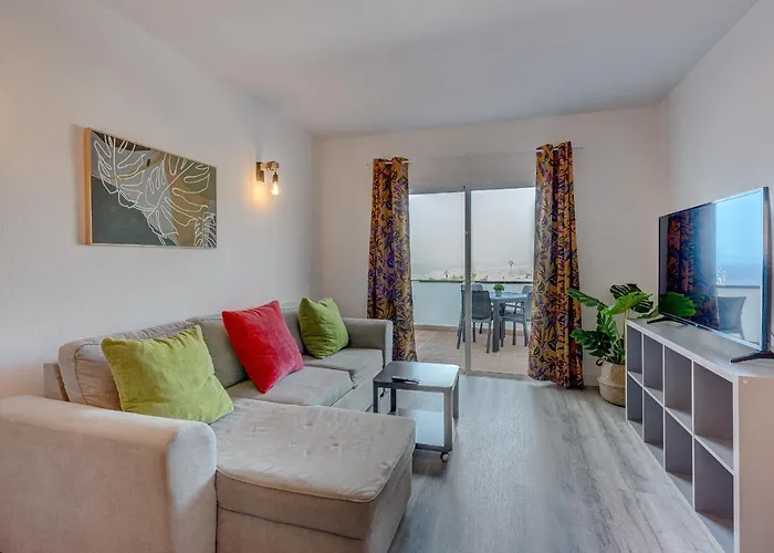 Bright And Modern In Адехе