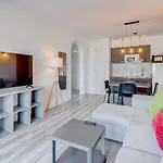 Bright And Modern In 公寓 阿德耶