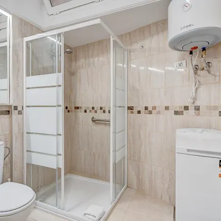 Bright And Modern In Lägenhet