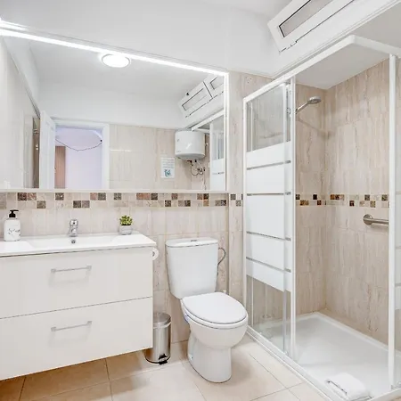 Lägenhet Bright And Modern In *